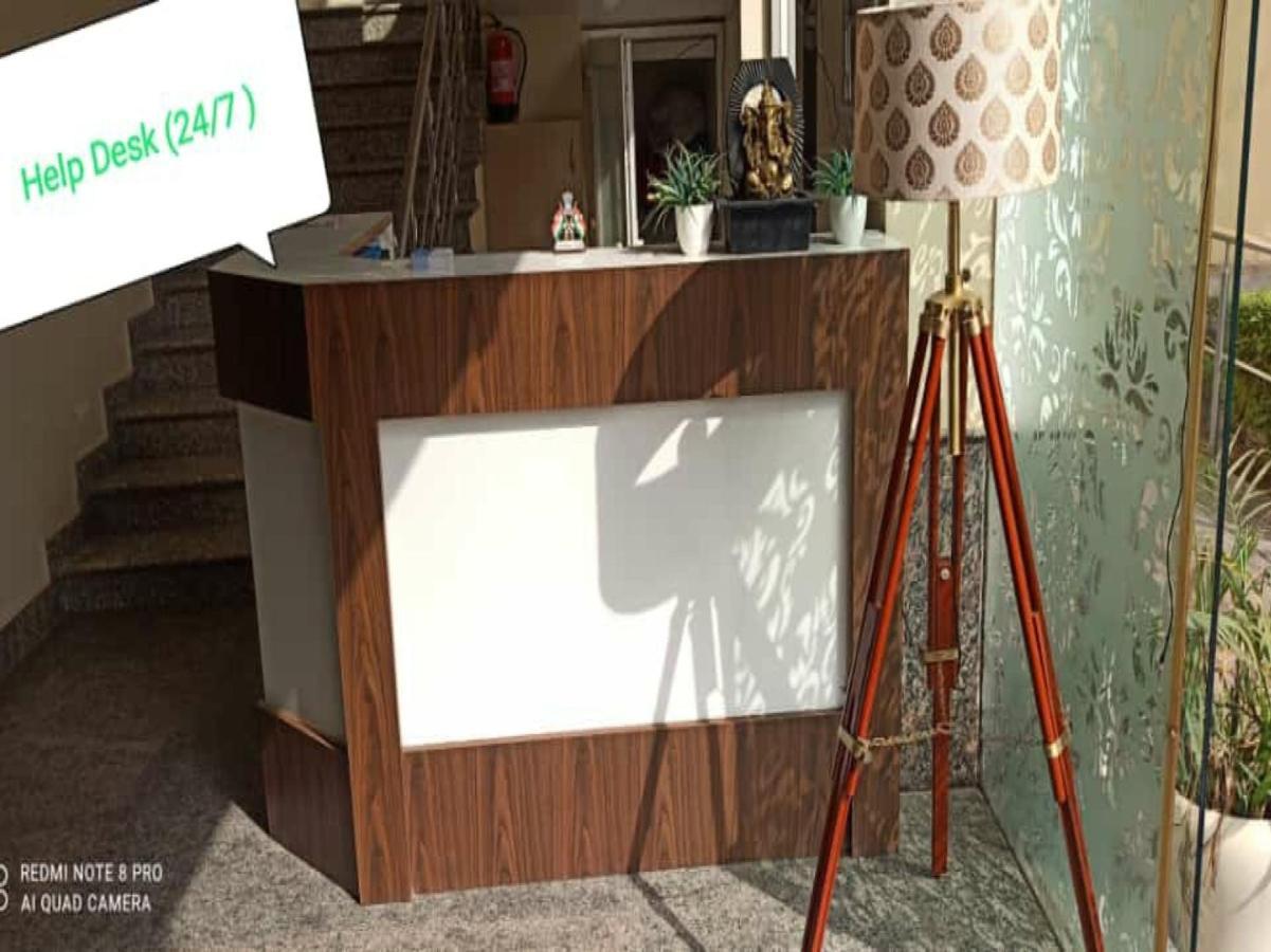 Oyo 74401 Aster Garden Suites Delhi  Luaran gambar