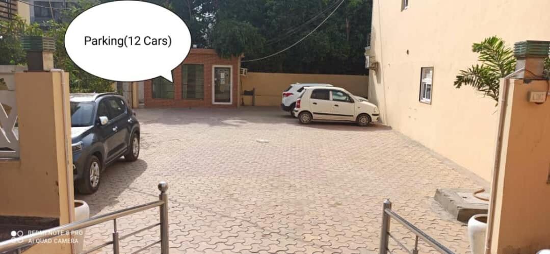 Oyo 74401 Aster Garden Suites Delhi  Luaran gambar