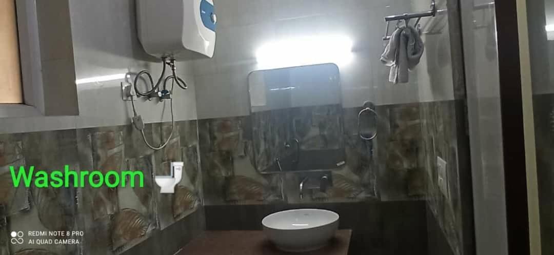 Oyo 74401 Aster Garden Suites Delhi  Luaran gambar